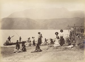 Te Ariki - Jezero Tarawera, kolem roku 1885 (tisk alba)